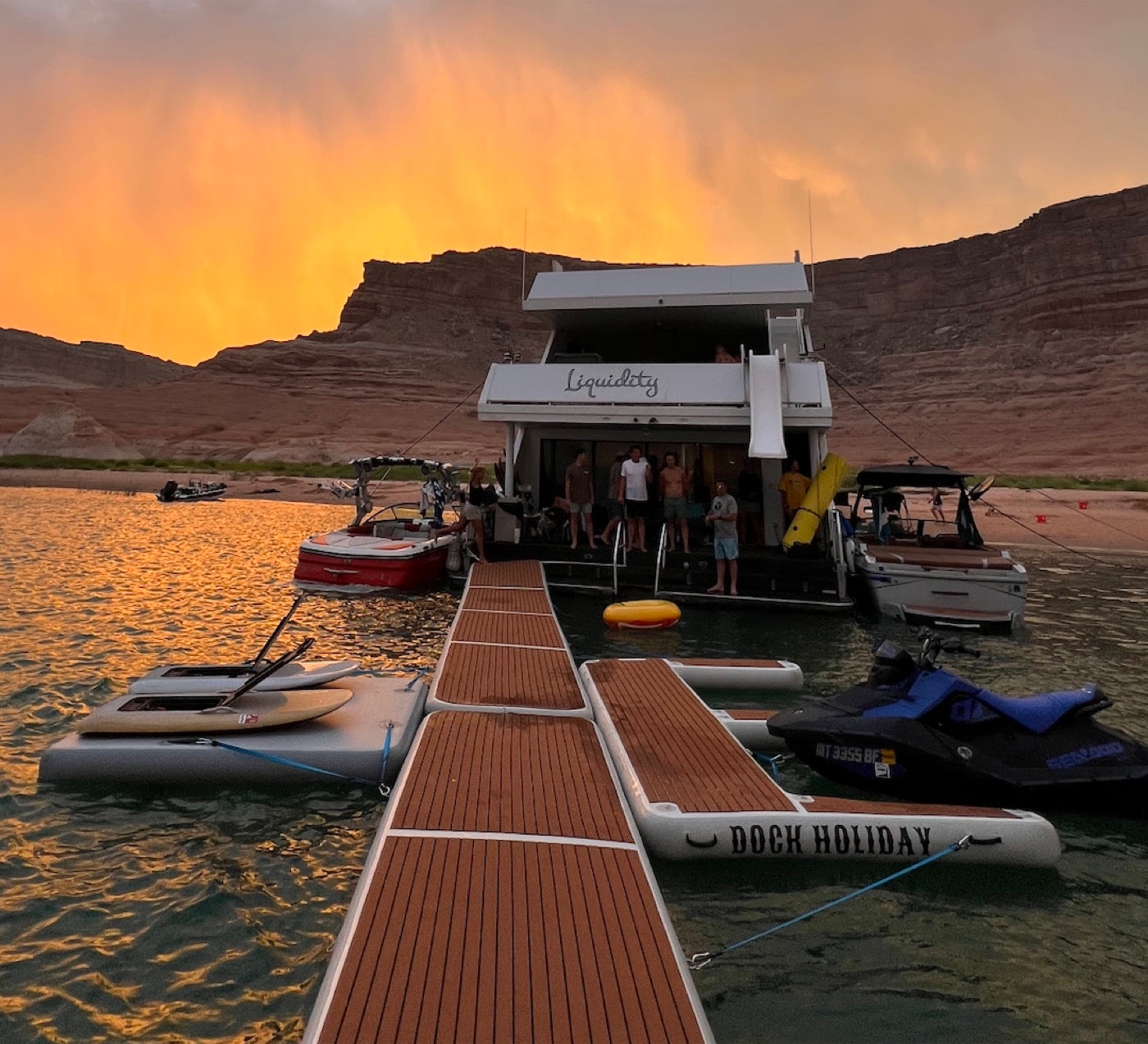 Full houseboat dock setup at Lake Powell