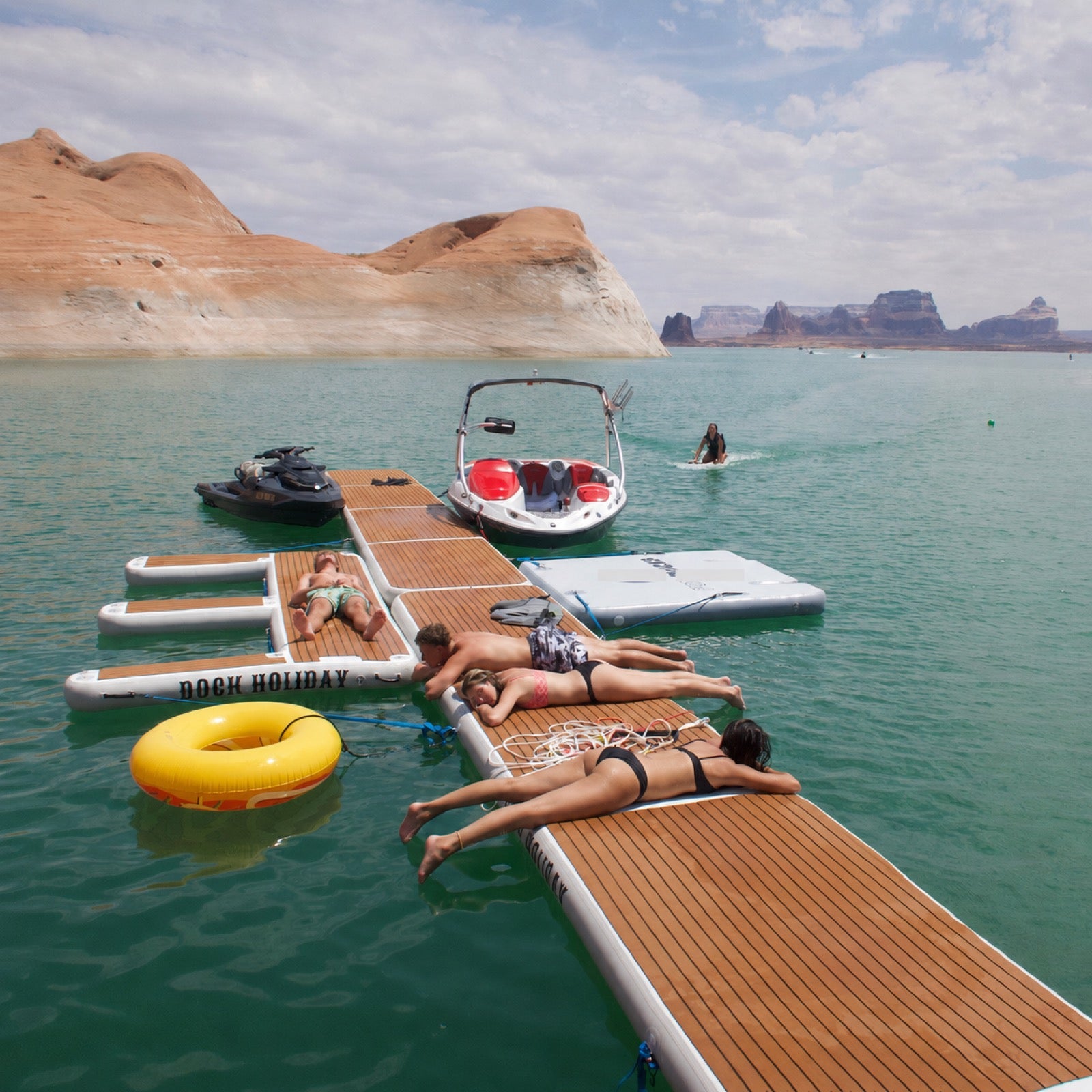 Friends relaxing on a Dock Holiday platform on Lake Powell